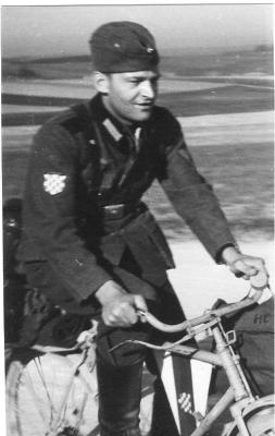 Foto von Soldat Gustl Müller als Fahrradmelder an Ostfront - Partisanenabwehr Jugoslawien