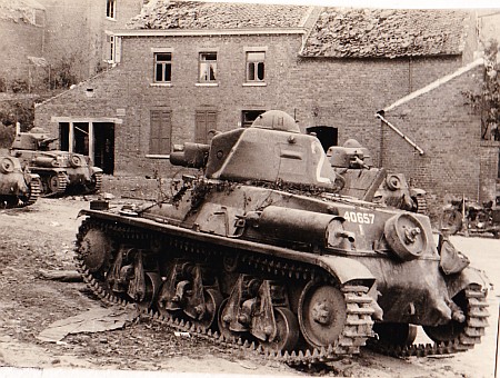 Foto: Deutsche Panzer bei Maubeuge, 1940