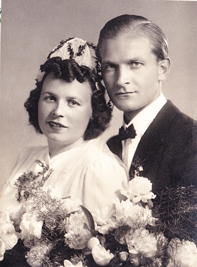 Hochzeitsfoto Thea und Gustl Müller, 1946, Kirche St. Korbinian in München